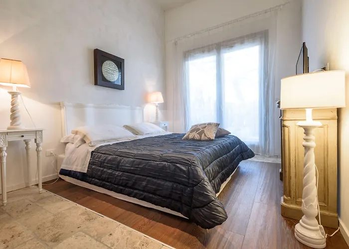 Palazzo Dei Dondoli 4* לצ'ה