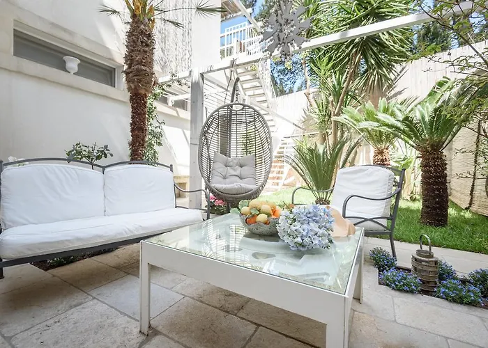 לינה וארוחת בוקר Palazzo Dei Dondoli לצ'ה